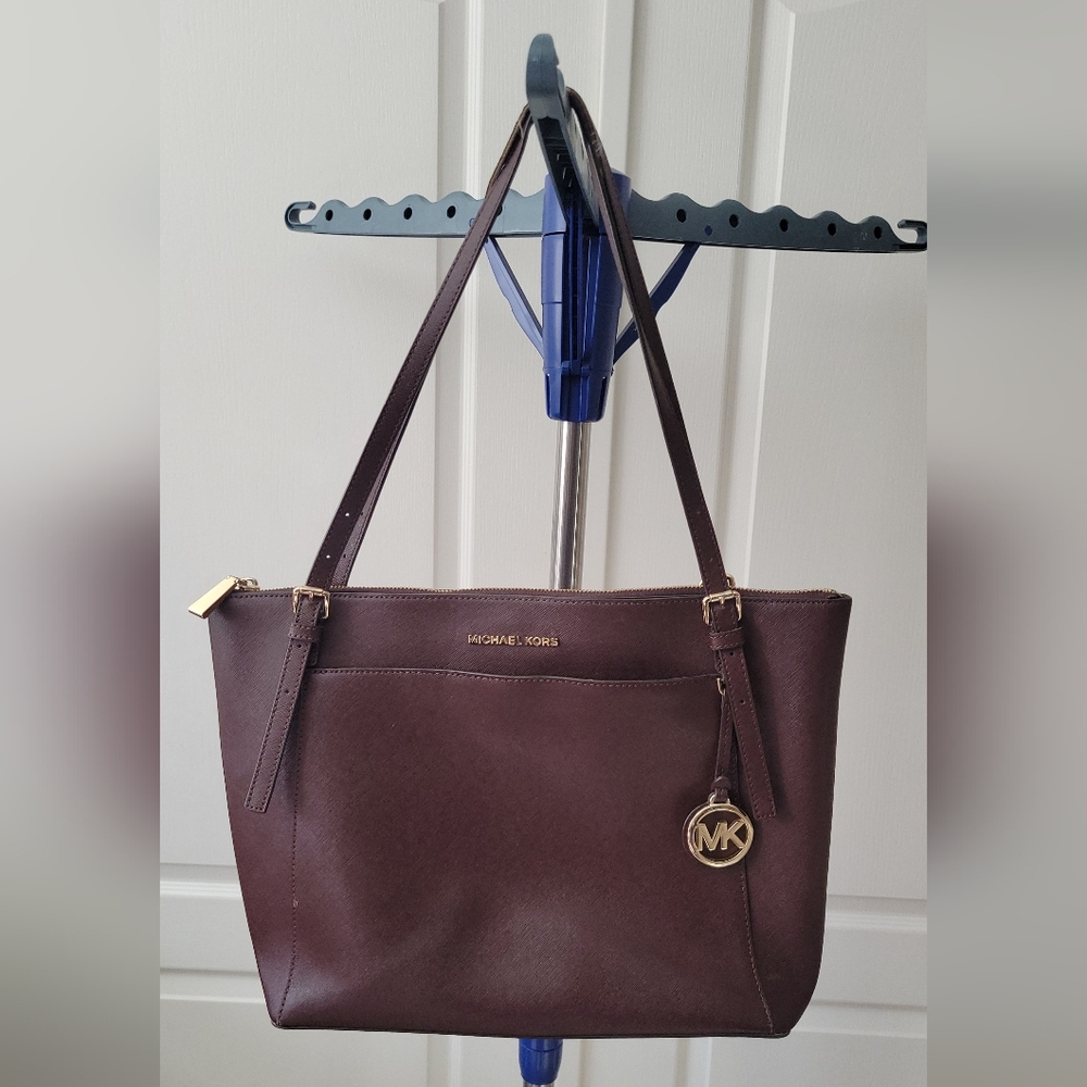 Michael Kors Voyager Large Saffiano Leather Top-Zip Tote